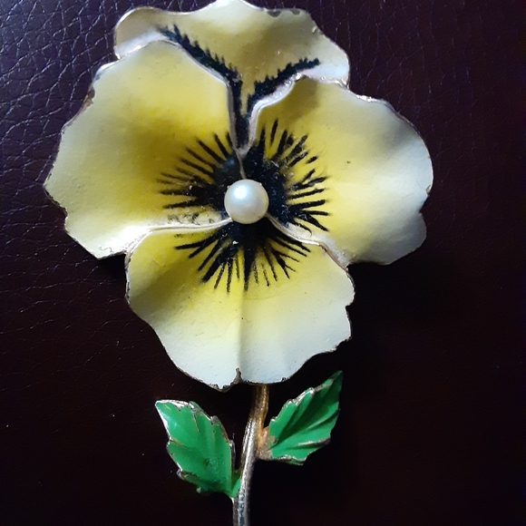 Vintage Enamel Pansy Yellow Gold Tone Brooch - Picture 2 of 4